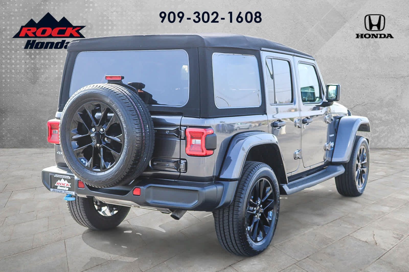 Used 2023 Jeep Wrangler Unlimited Sahara w/ Cold Weather Group AWD/4WD image 6