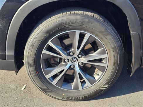 Used 2016 Toyota Highlander XLE image 8