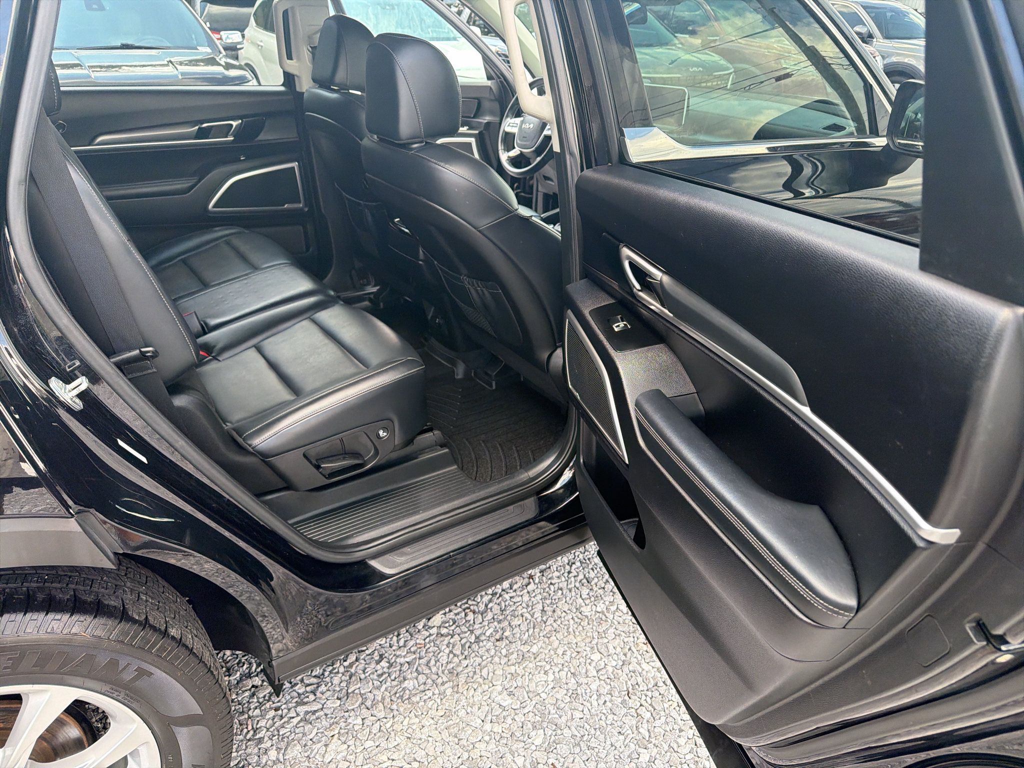 Used 2022 Kia Telluride LX FWD image 21