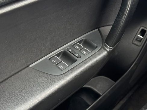 Used 2015 Volkswagen Touareg TDI AWD/4WD image 32