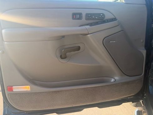 Used 2005 Chevrolet Avalanche Z71 w/ Sun And Sound Package AWD/4WD image 10