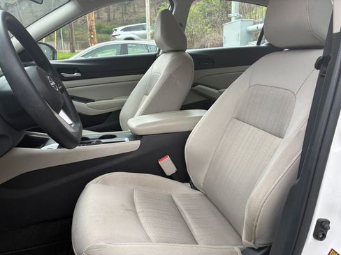 Used 2025 Nissan Altima 2.5 SV FWD image 38