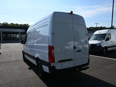 Used 2025 Mercedes-Benz Sprinter 2500 image 4