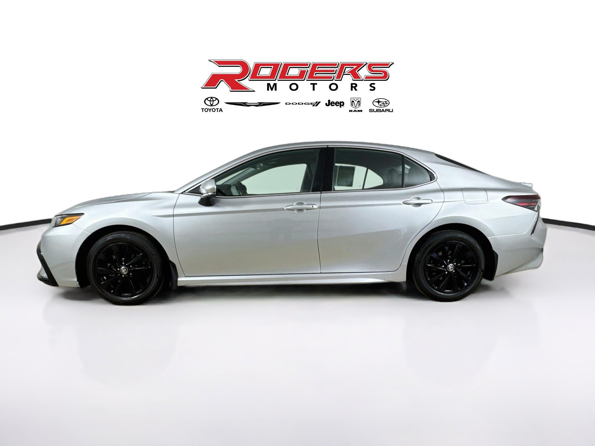 Used 2024 Toyota Camry SE FWD image 9