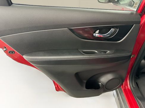 Used 2017 Nissan Rogue SL w/ SL Premium Package image 28