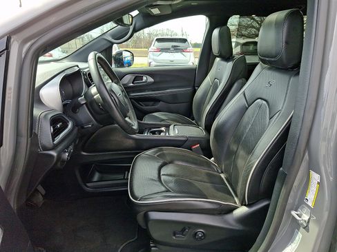 Used 2025 Chrysler Pacifica Limited FWD image 14