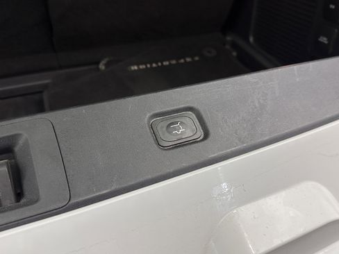 Used 2025 Ford Expedition Platinum image 32