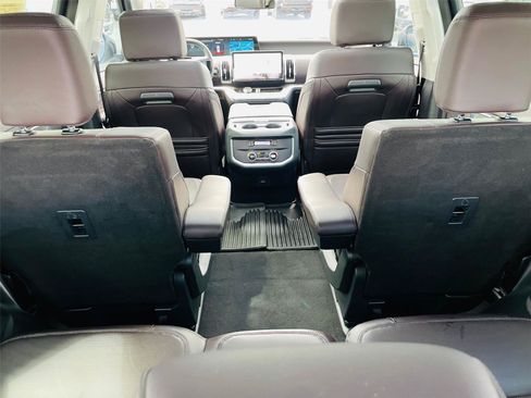 Used 2025 Ford Expedition Platinum w/ Platinum Ultimate Package AWD/4WD image 36