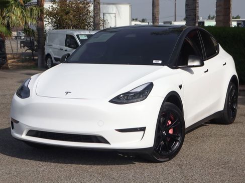 Used 2024 Tesla Model Y Long Range RWD image 4