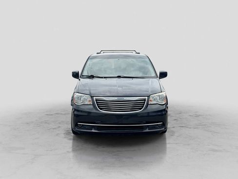 Used 2012 Chrysler Town & Country Touring w/ Entertainment Group #1 FWD image 8