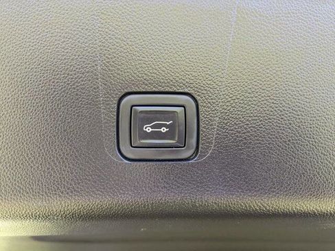 Used 2020 Chevrolet Traverse LT FWD image 31