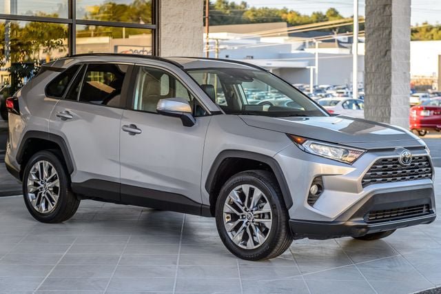 Used 2021 Toyota RAV4 XLE Premium FWD image 4