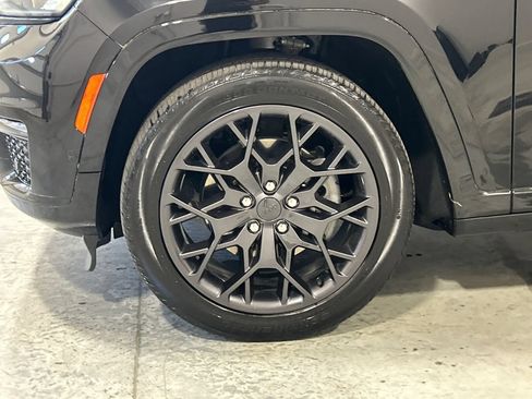 Used 2023 Jeep Grand Cherokee L Summit AWD/4WD image 11