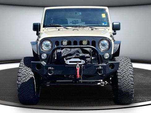 Used 2018 Jeep Wrangler Unlimited Rubicon w/ Connectivity Group AWD/4WD image 2