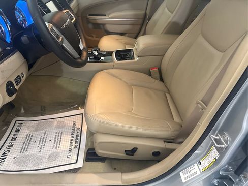 Used 2013 Chrysler 300 RWD image 28