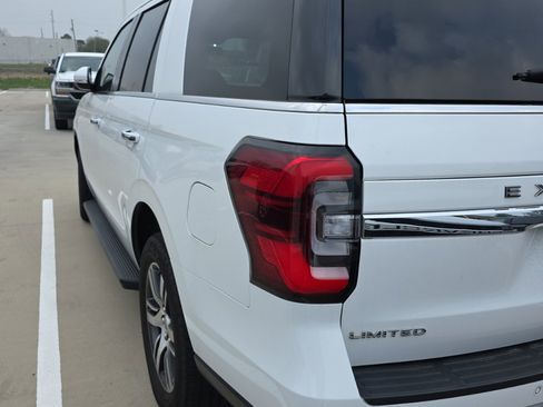 Used 2024 Ford Expedition Limited image 3