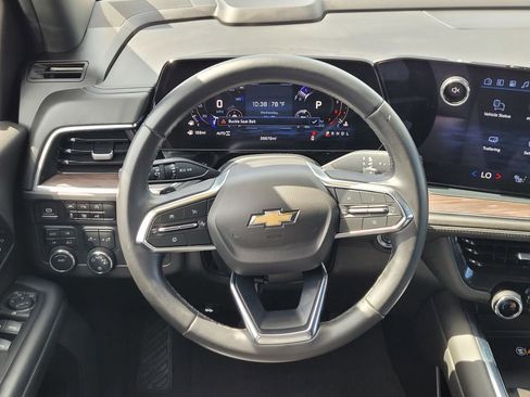 Used 2025 Chevrolet Suburban LT AWD/4WD image 13