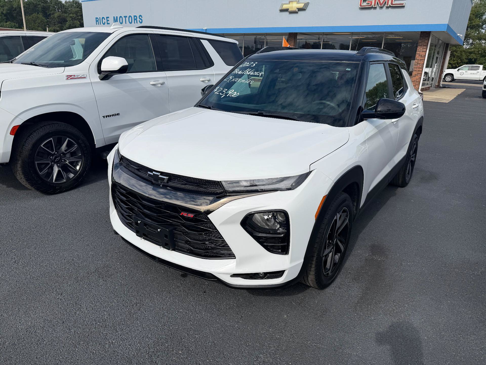 Used 2023 Chevrolet TrailBlazer RS FWD image 1
