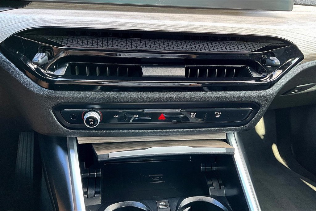 Used 2025 BMW 330i Sedan RWD image 16