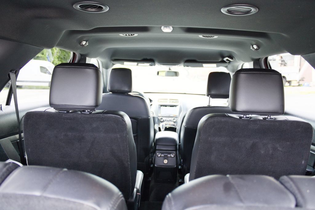 Used 2018 Ford Explorer XLT w/ Equipment Group 202A AWD/4WD image 34