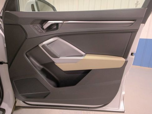 Used 2025 Audi Q3 2.0T Premium image 16