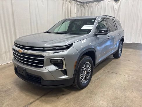 Used 2026 Chevrolet Traverse LT w/ Driver Confidence Package FWD image 8