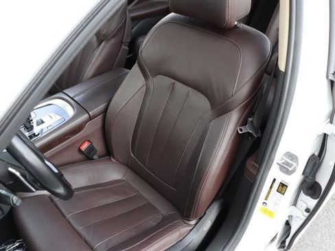 Used 2016 BMW 740i image 18