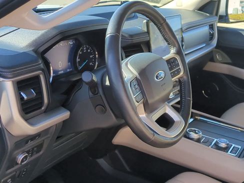 Certified 2022 Ford Expedition XLT image 10