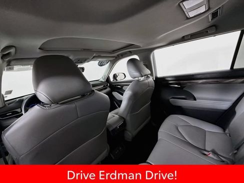 Certified 2023 Toyota Highlander Limited FWD image 10