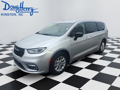 Used 2024 Chrysler Pacifica Touring-L
