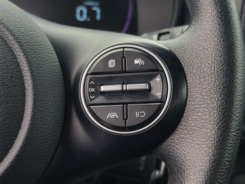 Used 2023 Kia Soul LX image 28