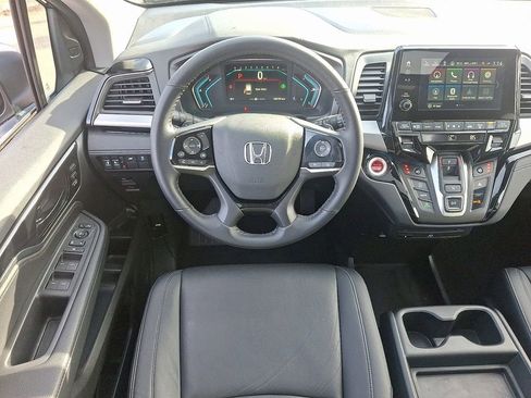 Used 2024 Honda Odyssey Touring image 11