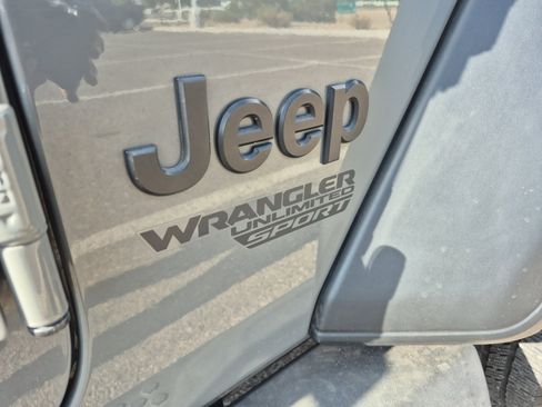 Used 2021 Jeep Wrangler Unlimited Sport AWD/4WD image 22