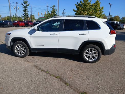 Used 2017 Jeep Cherokee Latitude w/ Safety/Convenience Group image 8