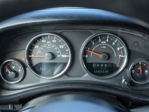 Used 2015 Jeep Wrangler Sport image 21