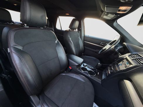 Used 2018 Ford Explorer XLT w/ Equipment Group 202A image 23