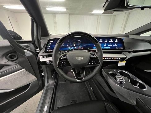 New 2026 Cadillac Optiq Luxury 2 image 16