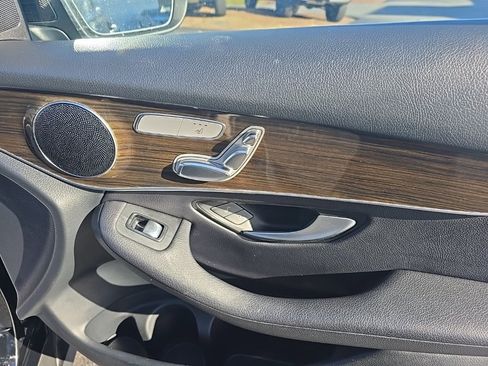 Used 2020 Mercedes-Benz GLC 300 4MATIC image 21