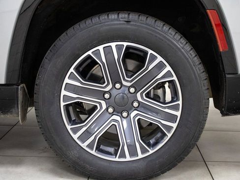 Used 2024 Jeep Wagoneer L Series II w/ Flexible Seating Group image 28