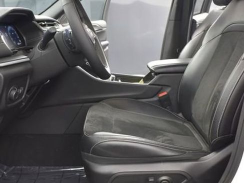 Used 2023 Jeep Grand Cherokee Altitude image 9