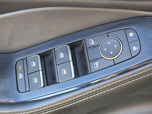 Used 2023 Nissan Rogue SL w/ SL Premium Package image 30