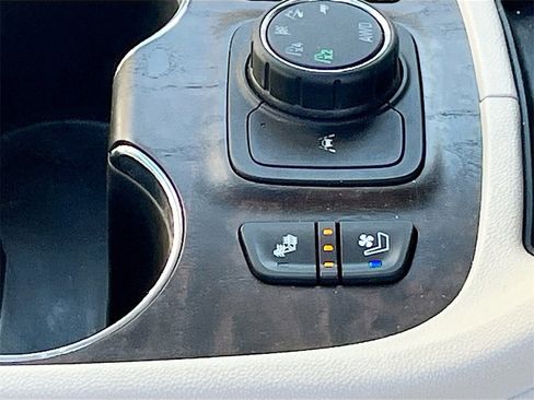 Used 2022 GMC Acadia Denali w/ Denali Ultimate Package image 20