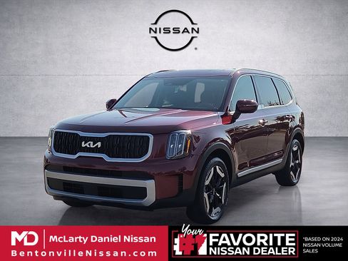 Used 2023 Kia Telluride EX w/ EX Captain's Chair Package FWD image 2