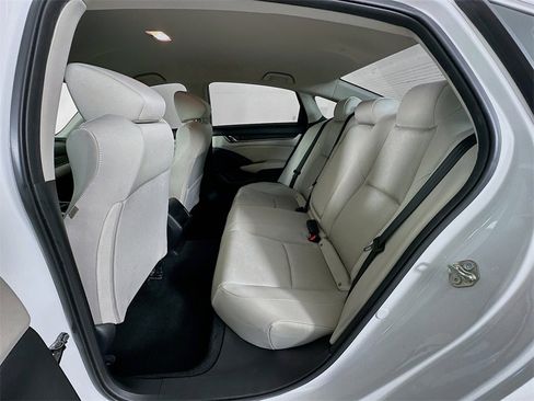 Used 2018 Honda Accord LX image 21