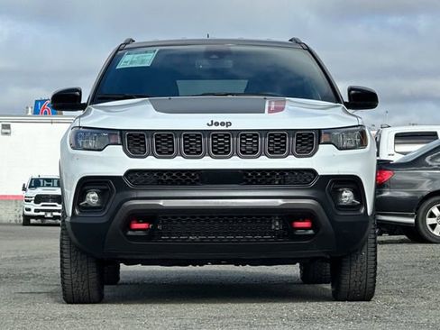Used 2024 Jeep Compass Trailhawk image 9