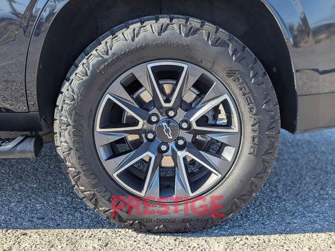 Used 2022 Chevrolet Tahoe Z71 w/ Z71 Off-Road Package AWD/4WD image 18