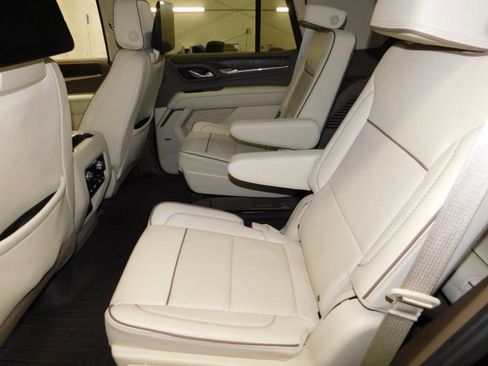 Used 2024 GMC Yukon Denali w/ Advanced Technology Package image 12