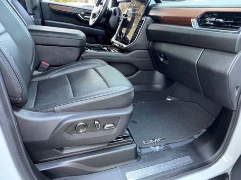 Used 2025 GMC Yukon XL Denali AWD/4WD image 20