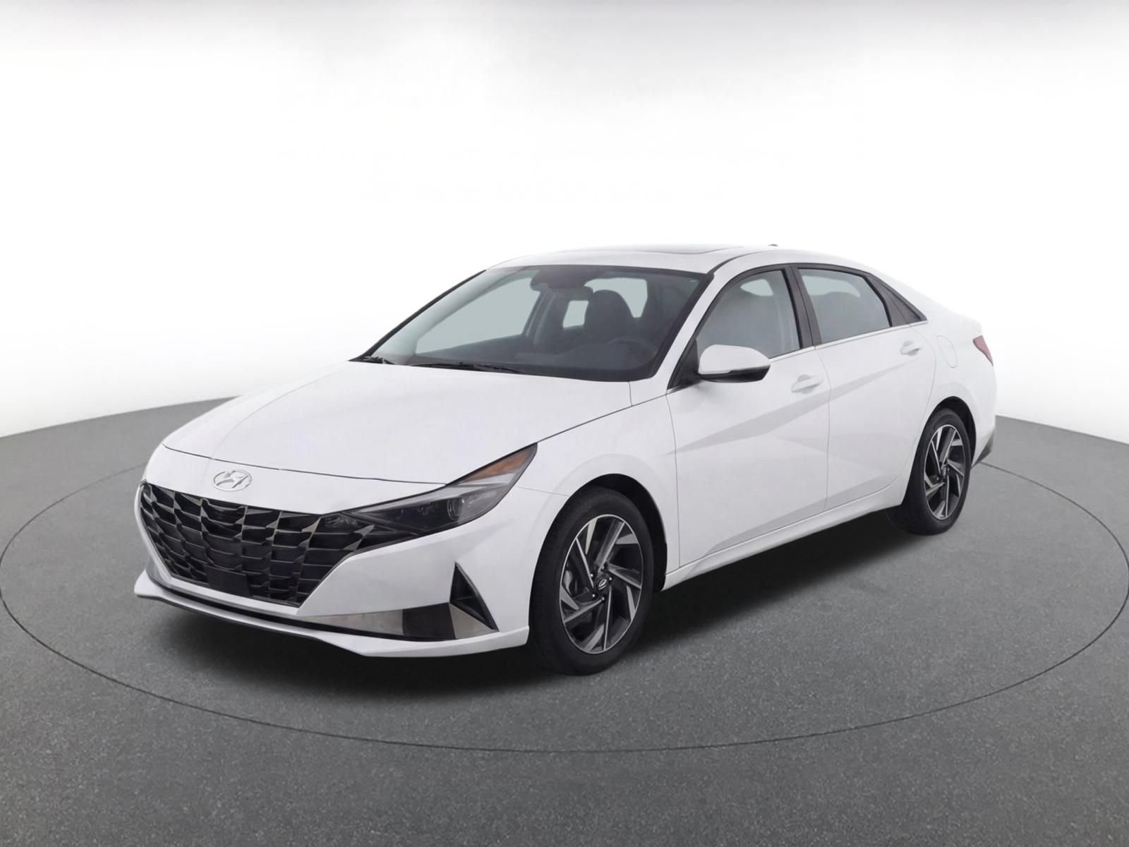 Used 2025 Hyundai Elantra Limited FWD image 3