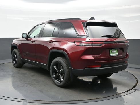 New 2025 Jeep Grand Cherokee Altitude image 4